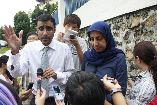 Polis tanya soalan tidak masuk akal pada Surendran